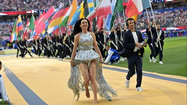 La estrella pop Katy Perry clausuró la inauguración en Los Angeles.