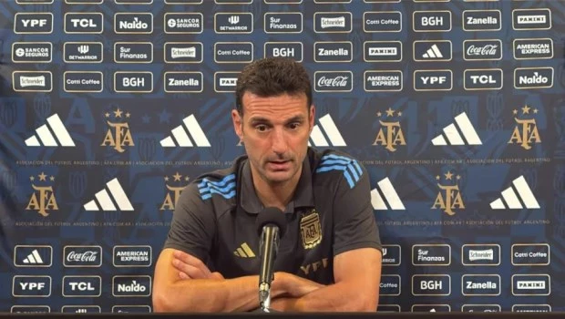Scaloni pruebas posobles sistemas defensivos para el debur de Argentina en el Mundial