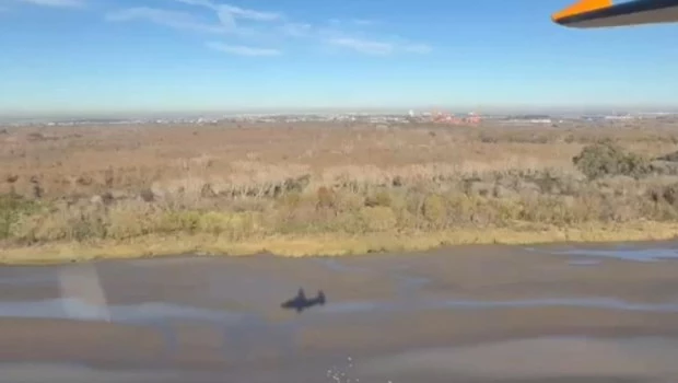 Intensa búsqueda de cinco pescadores que desaparecieron en el Río de la Plata