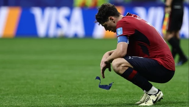 El gesto del checo Ladislav Krejčí demuestra la desazón por el 1-1 con Sudáfrica.