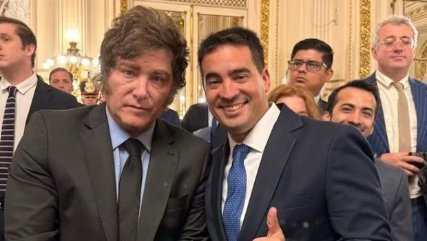 Adorni dejará de ser el vocero presidencial y lo reemplaza un economista