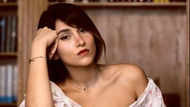 Una cantante iraní fue condenada a 74 latigazos por actuar sin velo