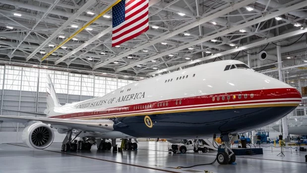 Trump presenta el nuevo Air Force One, un Boeing de lujo con los colores de la bandera