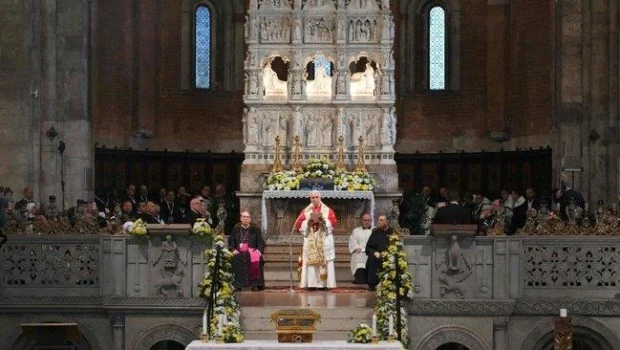 León XIV visitó la tumba de San Agustín e invitó a ser constructores de paz y de reconciliación
