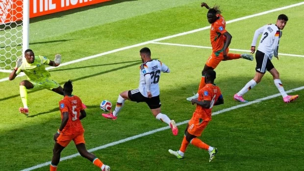 Deniz Undav (26) anota el primer gol de Alemania.