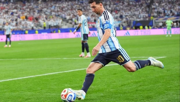 A 40 años de la obra más perfecta de Diego, Messi se coronó nuevo rey mundial del gol