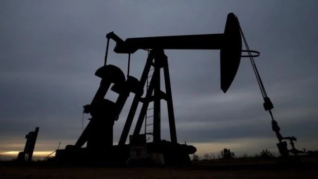 El petróleo de Texas baja un 2,3 % por la autorización de Estados Unidos a la venta temporal de crudo iraní