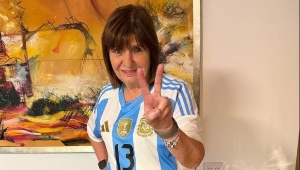 Milei y varios funcionarios del Gobierno celebraron el triunfo de Argentina