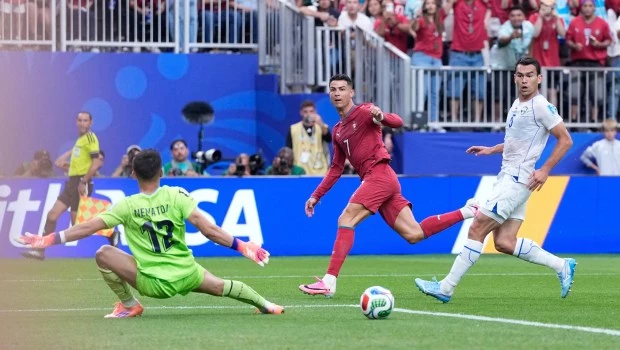 Con dos tantos de Cristiano Ronaldo, Portugal goleó 5-0 a Uzbekistán y sumó su primera victoria en el Mundial