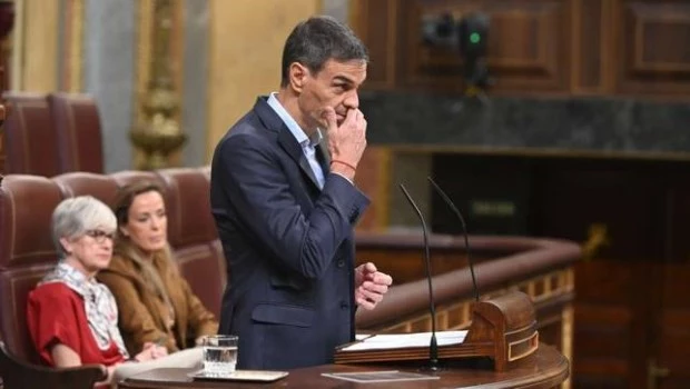 Acorralado por la corrupción, Pedro Sánchez se defiende ante el Congreso para evitar la caída de su Gobierno