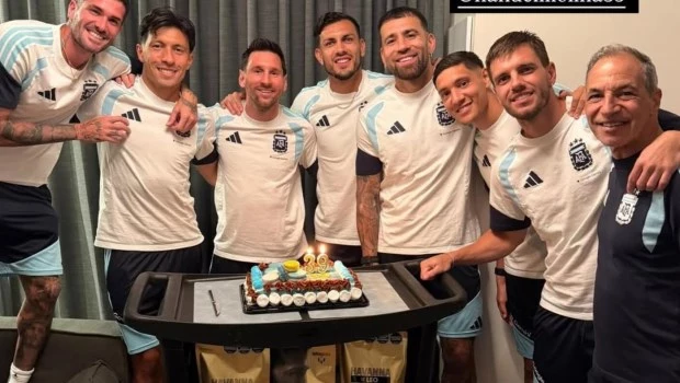 La torta que le regalaron a Messi por su cumpleaños en plena concentración mundialista