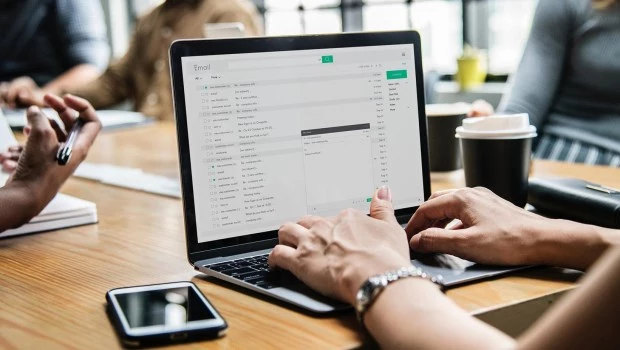 La trama de ‘Correo no deseado’ es favorecida y luego aniquilada por la tecnología.