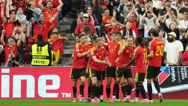Bélgica golea 5-1 a Nueva Zelanda con doblete de Trossard y avanza como primero de grupo