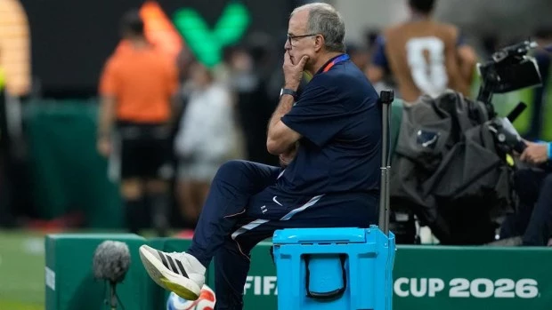 Bielsa se culpa por la debacle y admite que no le deja nada al fútbol de Uruguay