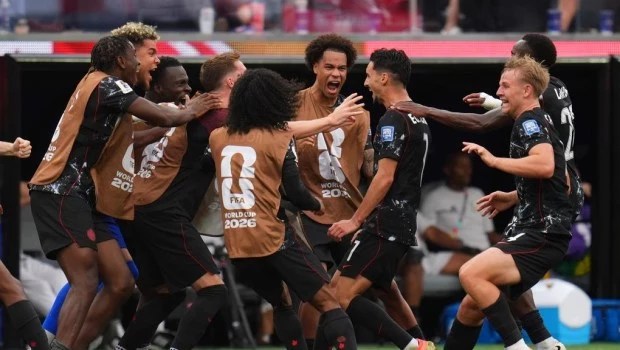Con gol en tiempo de descuento, Canadá venció a Sudáfrica y pasó a octavos de final