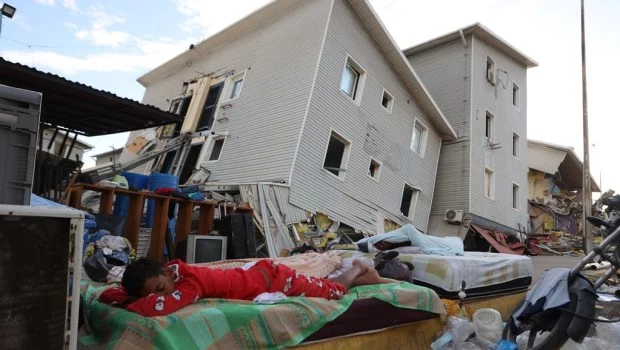 Otra réplica en Venezuela, mientras continúan las tareas de rescate
