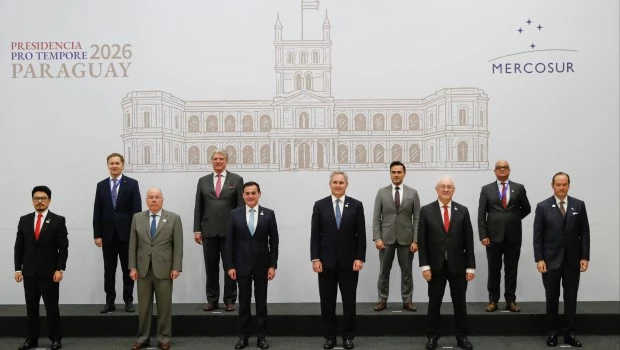 Foto oficial de cancilleres durante el primer día de la LXVIII Reunión Ordinaria del bloque regional.