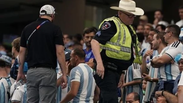 Cuatro hinchas argentinos fueron detenidos en Dallas