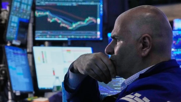 Wall Street corona su mejor trimestre en 6 años y el riesgo país se hunde a mínimos