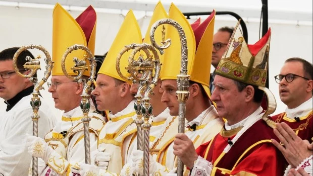 En abierto desafío al Papa, los lebvristas consagraron 4 obispos