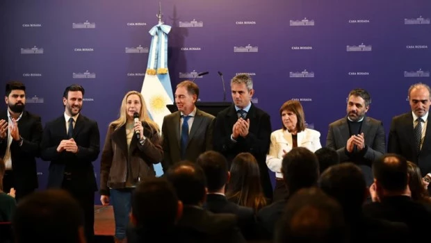 Milei reunió a legisladores de LLA y anunció una propuesta para modificar la Carta Orgánica del BCRA