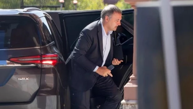 Tras renunciar a la jefatura de Gabinete, Adorni dejó el directorio de YPF