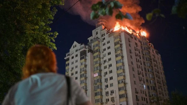 Ataque masivo ruso mata a 20 personas en Kiev