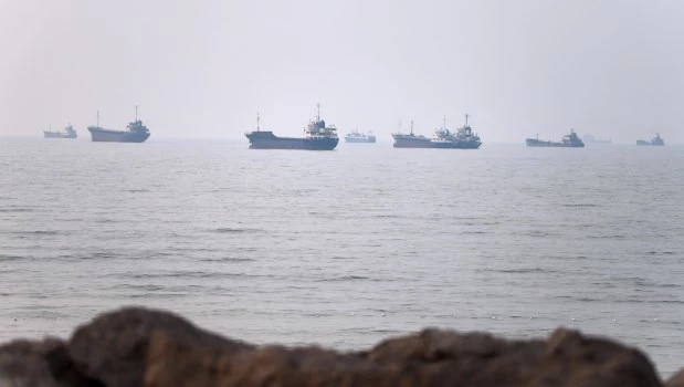 Irán advierte a petroleros que usen sus rutas aprobadas en Ormuz o habrá una "respuesta enérgica"