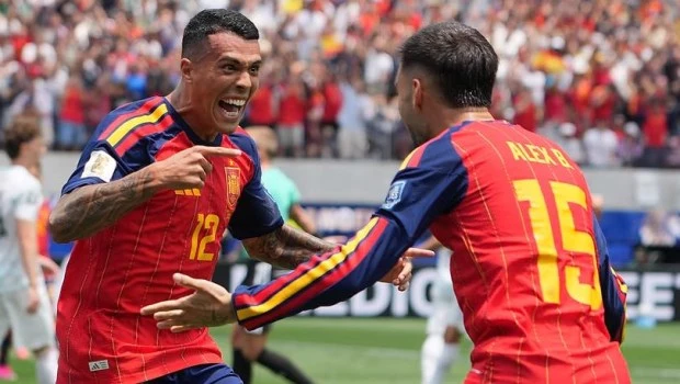 España goleó a Austria y se metió en octavos de final