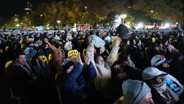 Unos 20 mil hinchas festejaron el triunfo de Argentina en el Fan Fest de la Ciudad