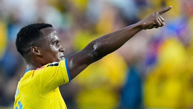 Festeja Jhon Arias, autor del gol de Colombia.