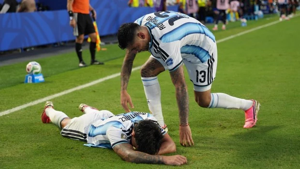 Lisandro Martínez y Cristian Romero.