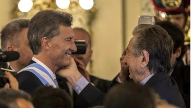Mauricio Macri examina la sombra de su padre: héroe, maestro y antagonista