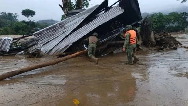 Devastador aluvión de un río en el sur de Ecuador dejó al menos 9 fallecidos