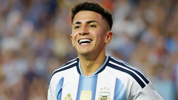Thiago Almada se acerca a River