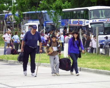 Turistas sufren inconvenientes en la terminal de ómnibus de Mar del Plata