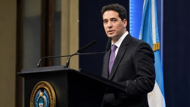 El Gobierno confirmó que Adorni mantiene la custodia por “cuestiones de seguridad”