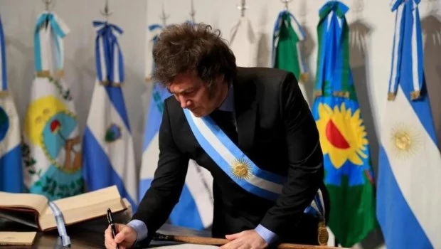 Tras la vigilia en Tucumán, Milei encabeza el tedeum porteño