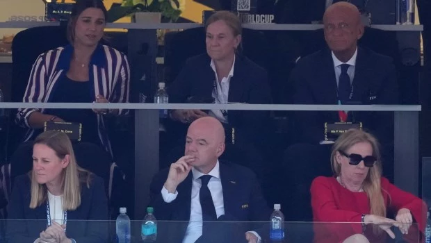 Pierluigi Collina acompaña habitualmente a los partidos a Gianni Infantino.
