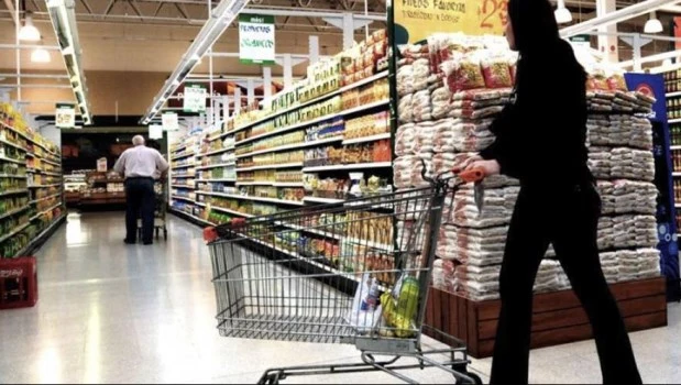 El consumo acentuó su caída en mayo y los supermercados son los más afectados