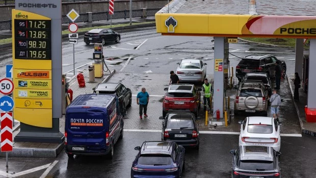 Los bombardeos causaron una crisis en la distribución de comubustible en Rusia.