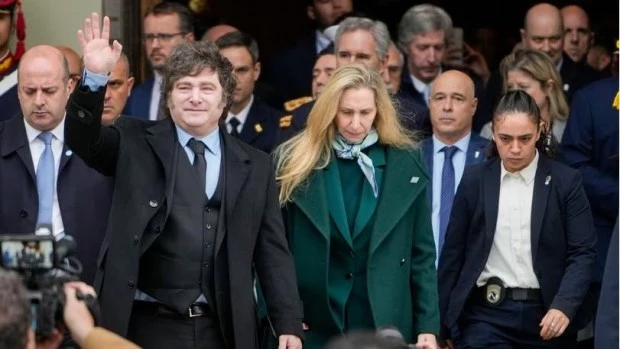 Milei encabeza una nueva reunión de equipo, la primera con Santilli como jefe de Gabinete