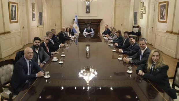 Milei encabezó una nueva reunión de equipo, la primera con Santilli como jefe de Gabinete