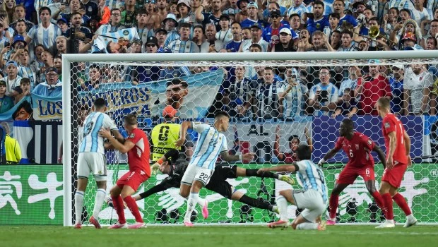 Argentina y Suiza (con uno menos) van al alargue
