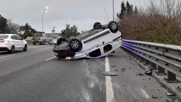 Un automovilista resultó herido tras un choque y vuelco General Paz
