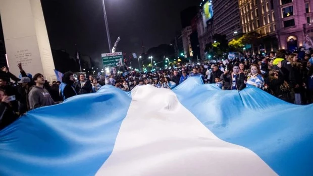 Los festejos en el Obelisco tras el triunfo de la Selección ante Suiza.