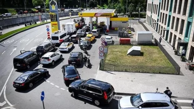 La escasez de combustible paraliza a Rusia tras los masivos ataques de Ucrania
