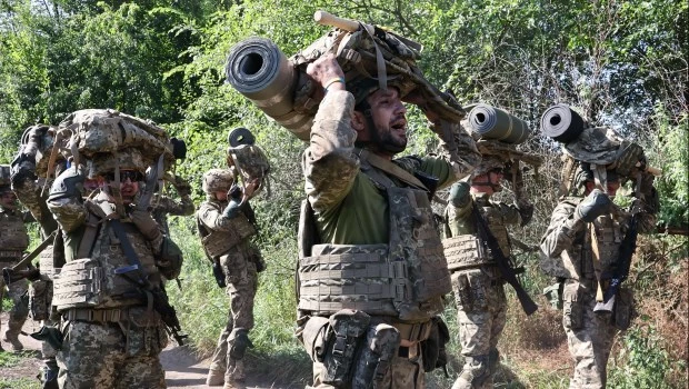 Soldador de la 65ª Brigada Mecanizada de Ucrania en un campo de entrenamiento cerca del frente, en la región de Zaporiyia.