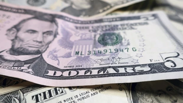 El dólar bajó y ya está más barato que a fines de junio
