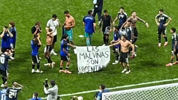 Reino Unido pide a la FIFA investigar a Argentina por la bandera de las Islas Malvinas